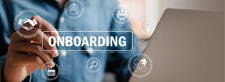 Le mot onboarding entouré d’icônes de processus RH