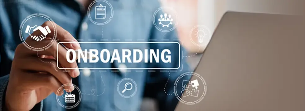 Le mot onboarding entouré d’icônes de processus RH